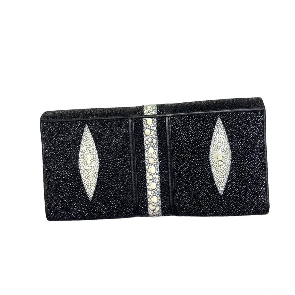 Findig genuine stingray leather wallet new without tags